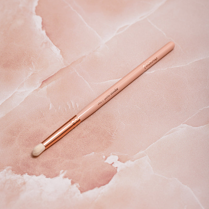 101 Foundation Brush picking up foundation