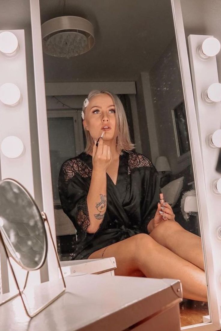 How to Do Makeup Without Natural Light on Dark Winter Mornings