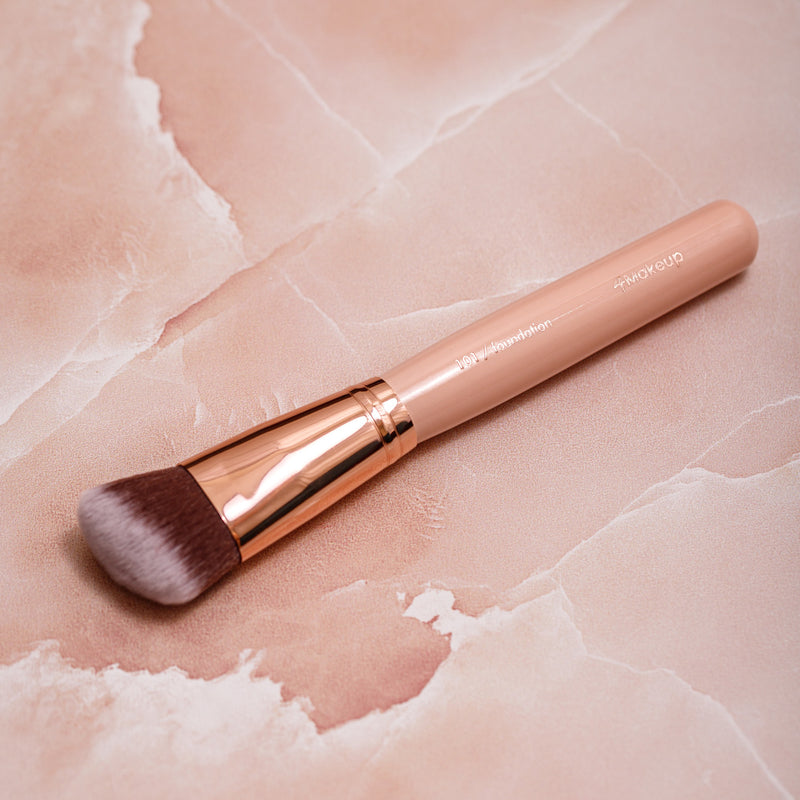 101 Foundation Brush picking up foundation