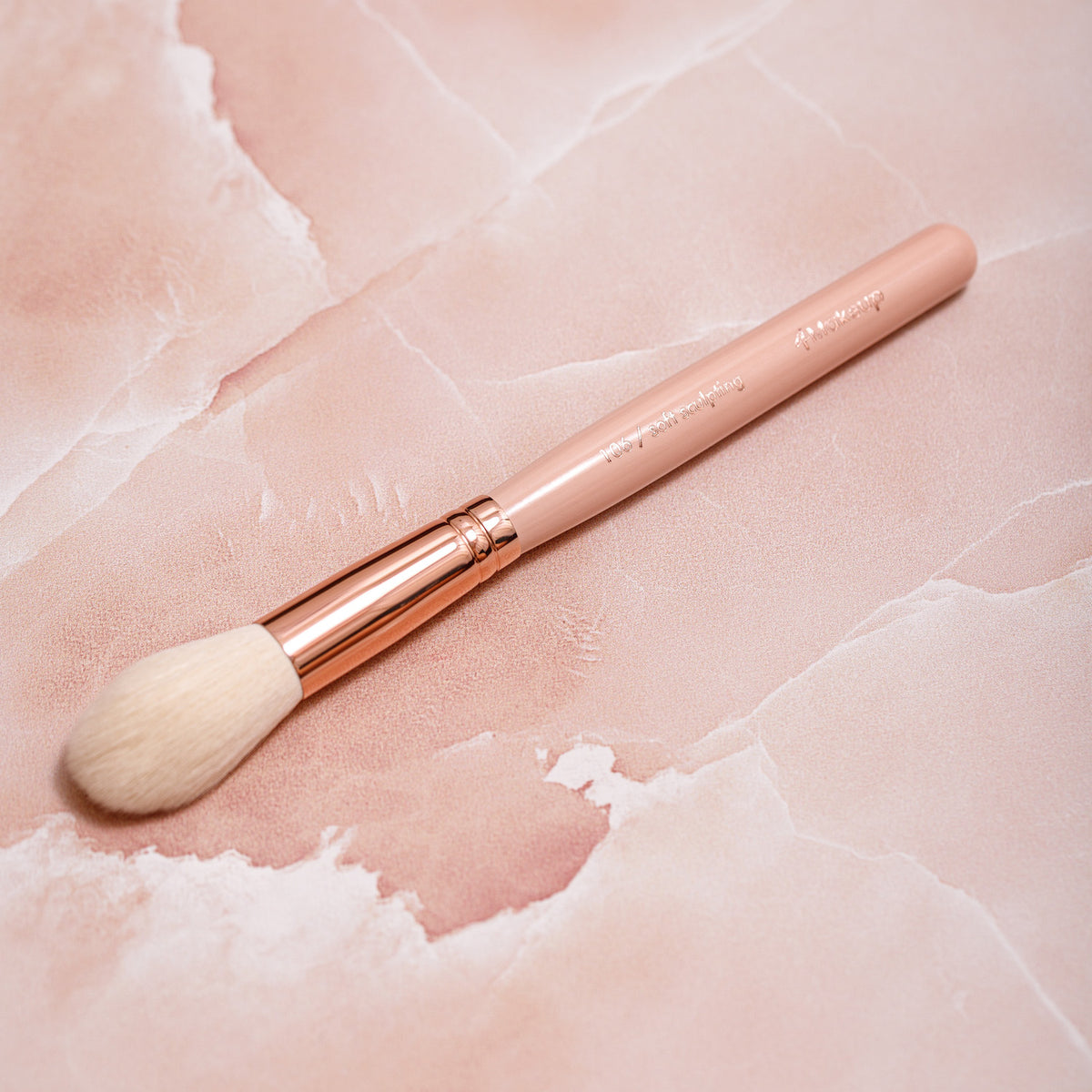 4Makeup Soft sculpting makeup brush/106